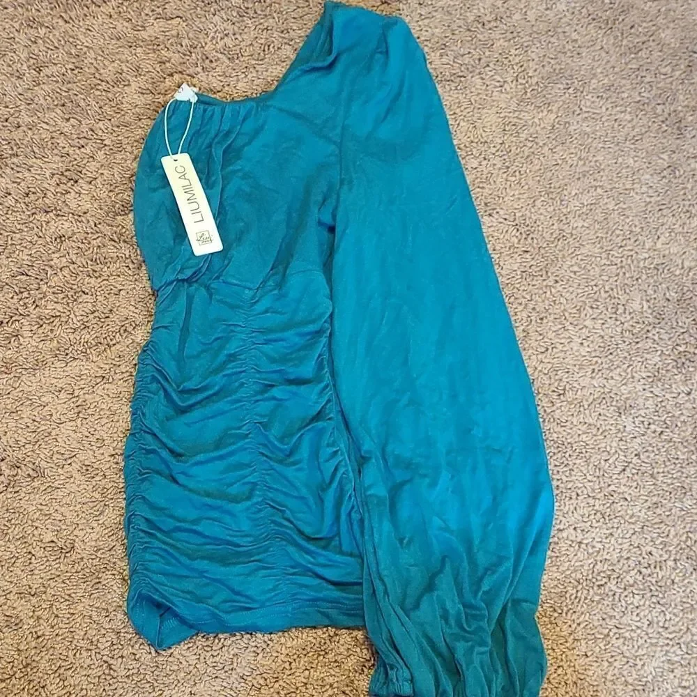 LIUMILAC Teal blue top looks a little more green in person